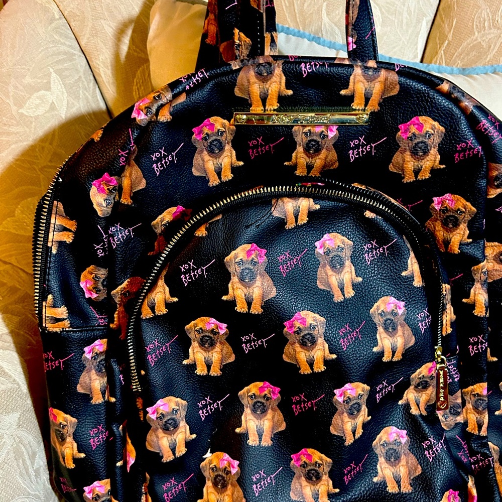Adorable Betsey Johnson puppies with bows backpack in new condition